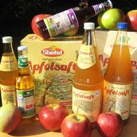 Verschiedene Bio-Streuobstsaftprodukte Übersicht Saftprodukte