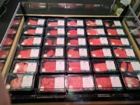 Verpacktes Bruderkalbfleisch in der Auslage