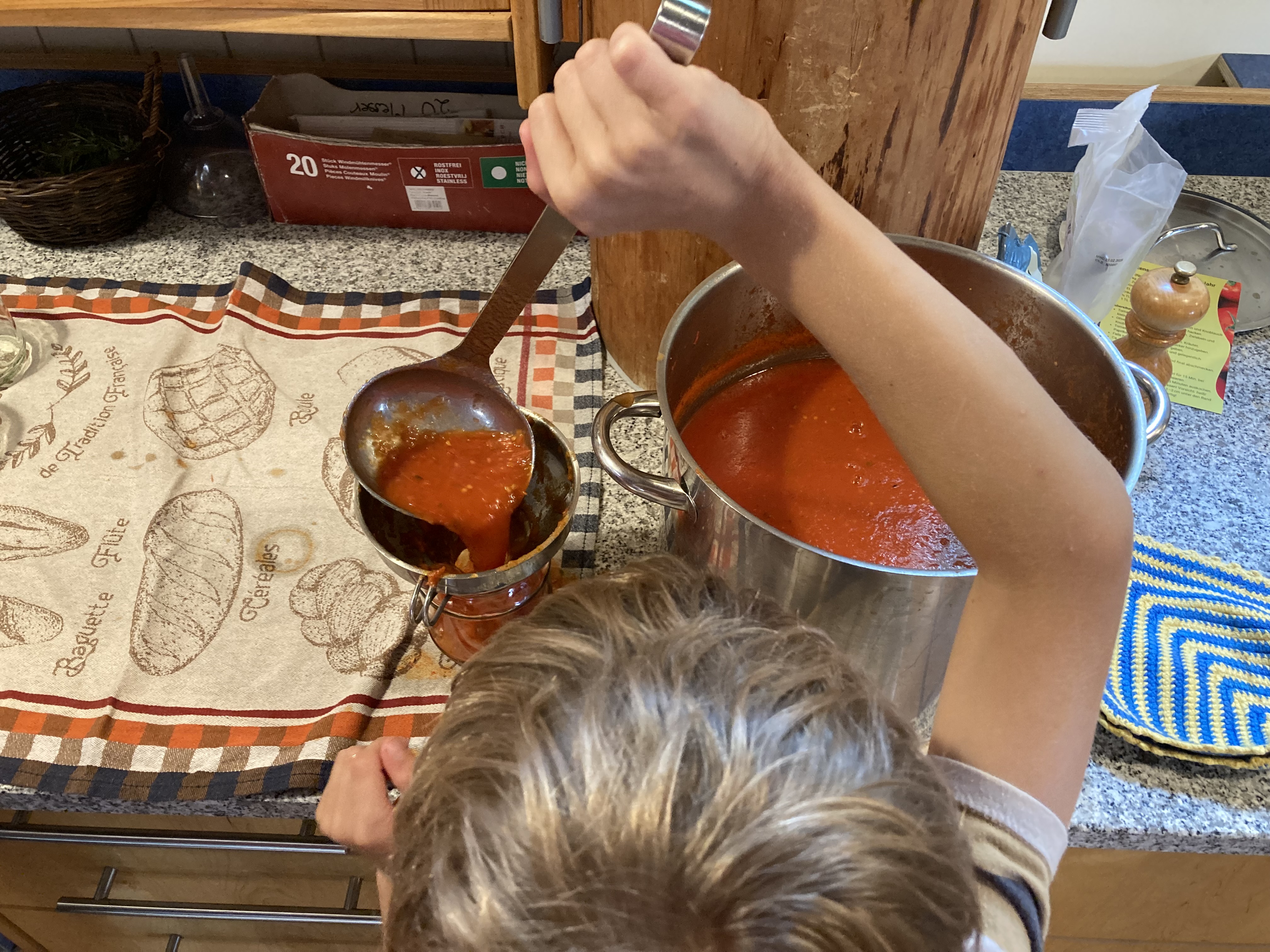 Einkochaktion. Bild: Ernährungsrat Freiburg und Region